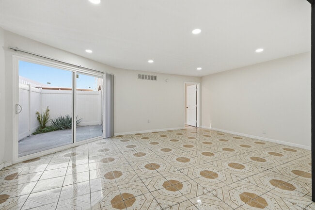 Photo - 7924 Woodman Ave Unit 3