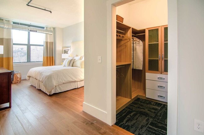 Photo - 298 Coles St Unit 9E - 2/Bdrm