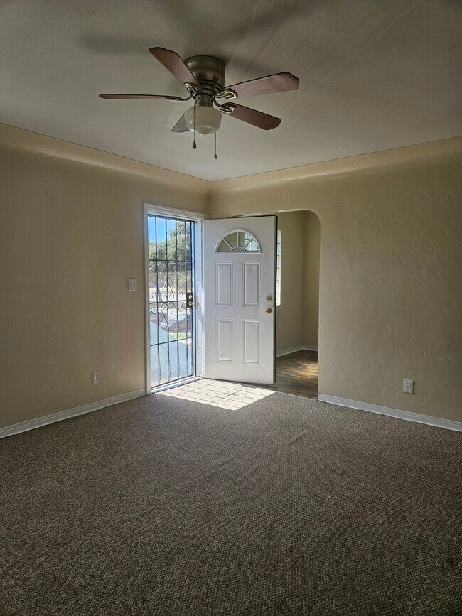 Living Room - 885 Paris Ave S Unit B