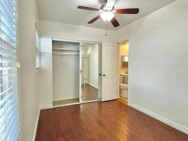 Photo - 233 W 10th St