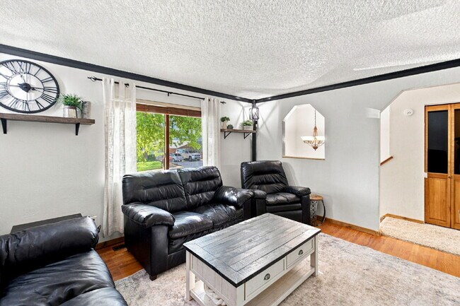 Photo - Beautiful 4BED/2BA Tri-Level Home in Widefield Country Club Heights