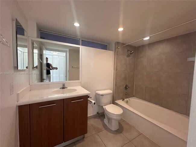 Photo - 650 NE 64th St Unidad G406