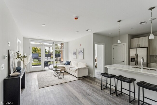 Photo - 140 W Webster Ave Unit 201