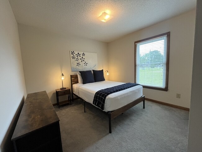 Building Photo - 49 Baysprings Court - 3