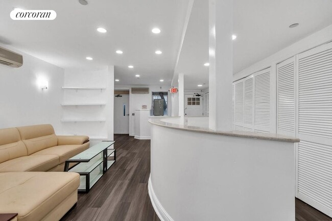 Photo - 244 E 32nd St