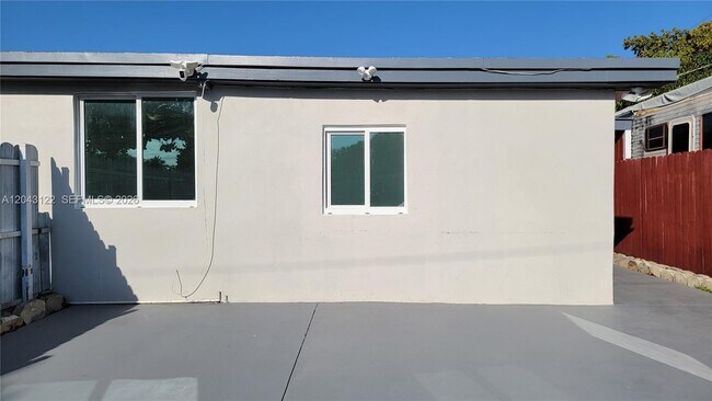 Photo - 14200 NE 15th Ave
