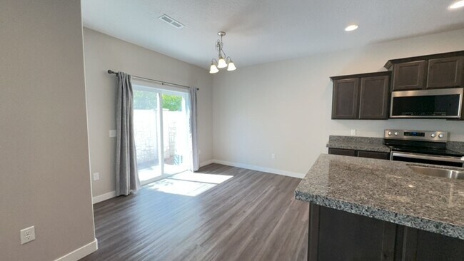 Photo - 823 N Wellington Ct