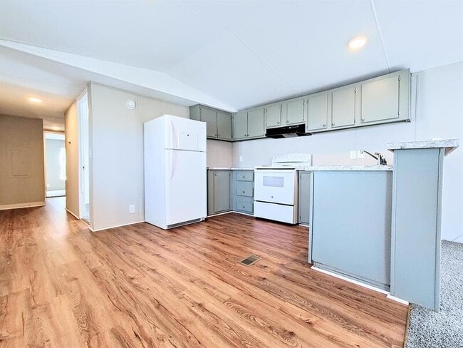 Building Photo - 212 Sunshine Dr