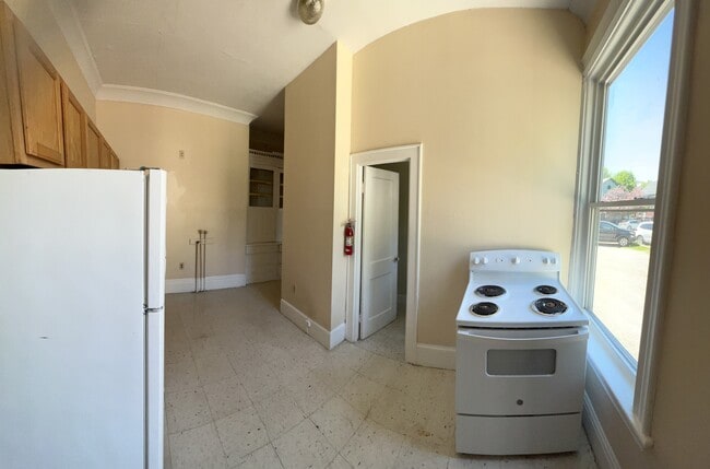 Building Photo - 24 Loomis St Rental