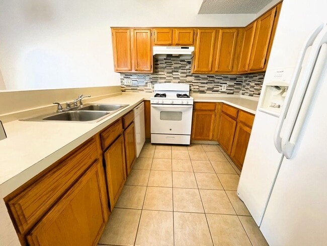 Building Photo - 2814 Great Lakes Ave