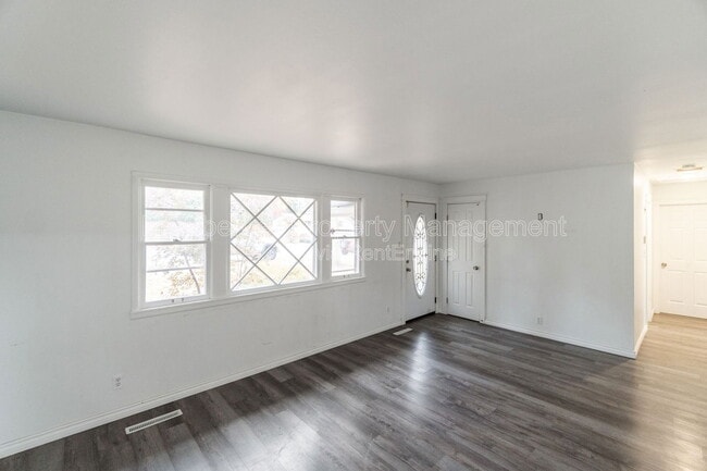 Photo - 1911 E Thurston Ave