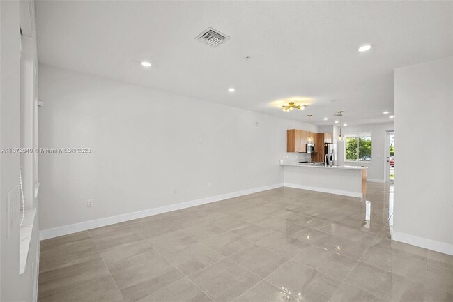 Building Photo - 10270 NW 66th St Unit 110 Rental