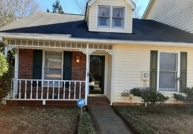 Building Photo - 8058 Woodlake Dr