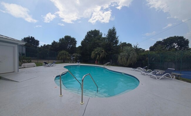 7720 Lola Cir