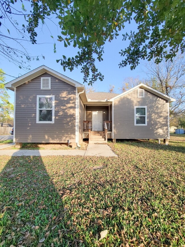 Photo - 3201 J P Davis Ave