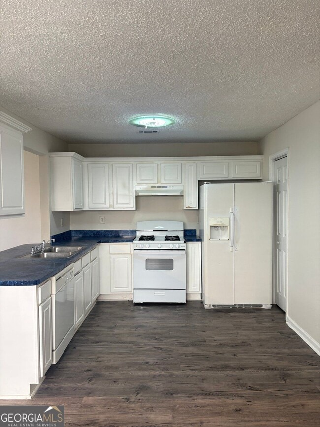 3698 Sapphire Ct