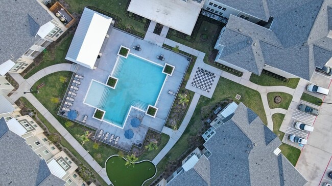 Photo - Huntington at Richmond