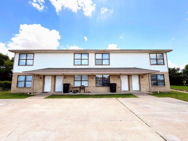 Photo - 1208 Monroe Loop Unit # D