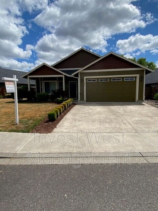 Building Photo - 1801 NE 16th St