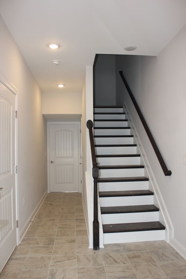 Photo - End Unit Townhouse for Rent in Crescent Ridge