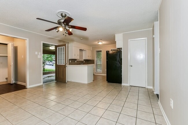 Photo - 8707 Oakhaven Dr