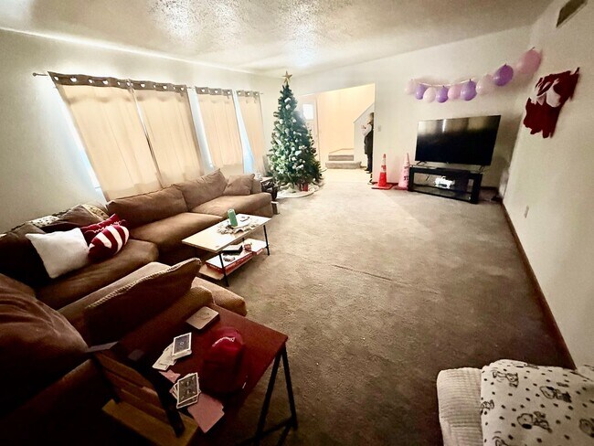 Photo - Large 5 BR/5bath Great Location!