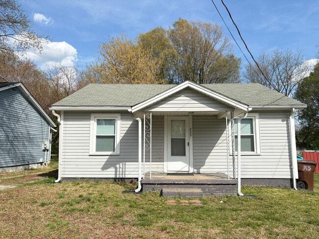 Building Photo - 2 Bedroom, 1 Bathroom House in High Point!