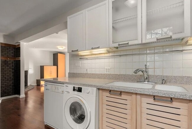 Photo - 7 Primus Ave