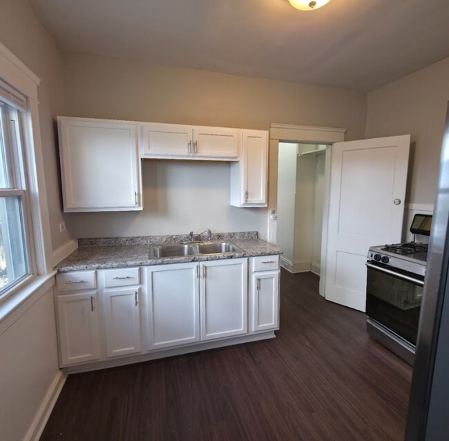 Photo - 747 E 117th St Unit 2