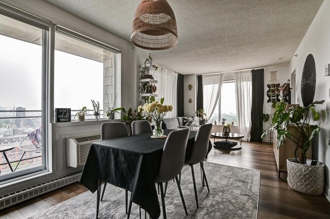 Building Photo - 1200 Rue Saint-Jacques Unit 2009