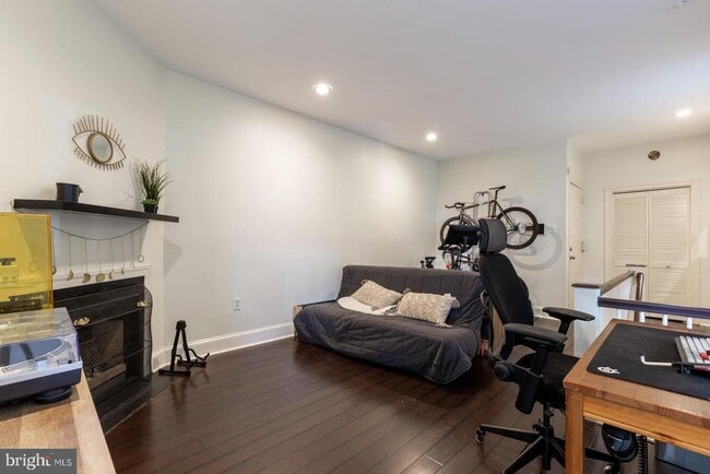 Building Photo - 1631 Green St Unit B