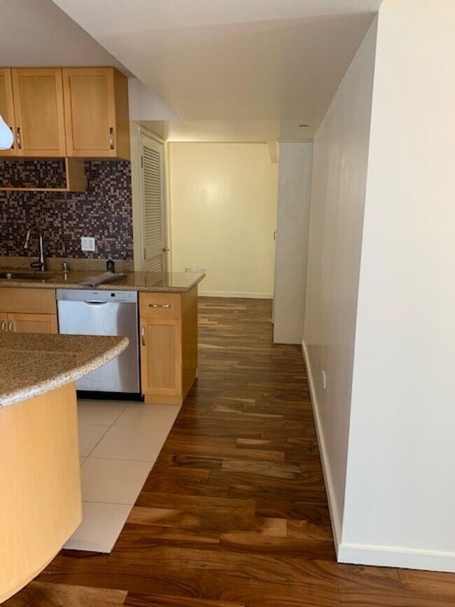Photo - Moana Pacific - 2 bedroom plus den, 2 bath Condo with 2 parking - avail now!