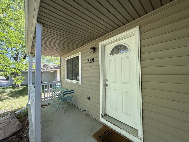 Photo - 739 Ponderosa Dr House