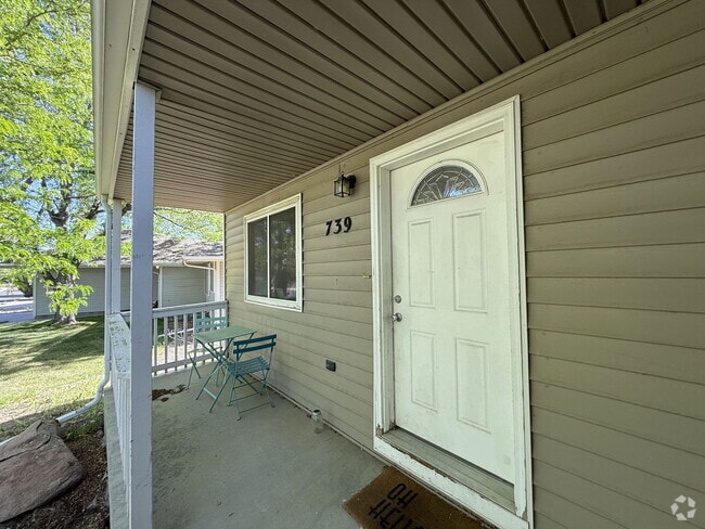 Building Photo - 739 Ponderosa Dr Rental