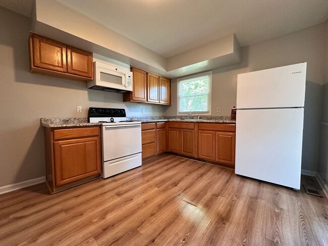 Photo - 170/172 Delmont Dr Unit 172