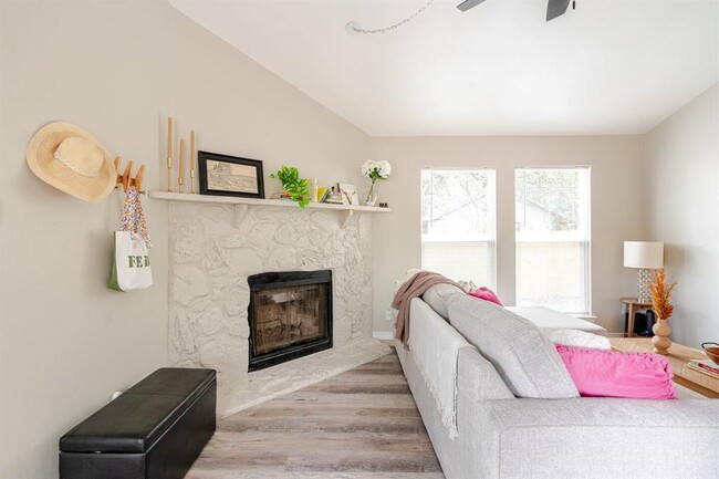 Photo - 6307 Okner Ln