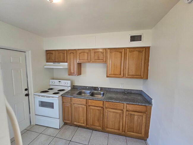 Photo - 2 Bedroom Rental in St Pete