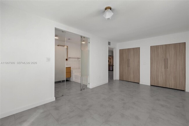 Photo - 801 NE 118th St