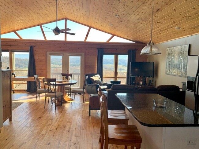 Photo - 357 Fincastle Estates