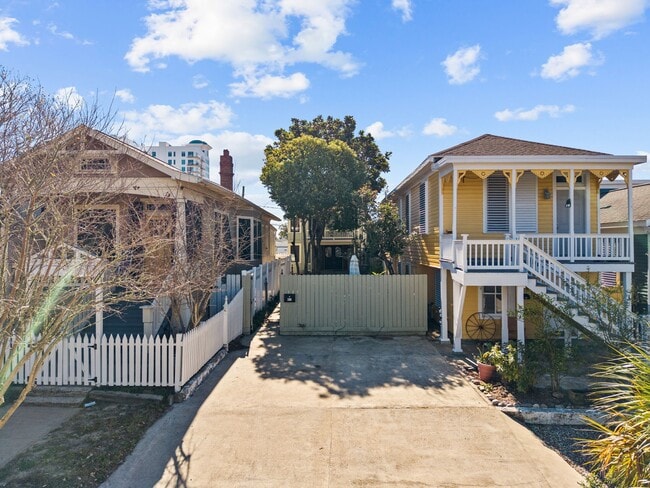 Photo - 611 Church St