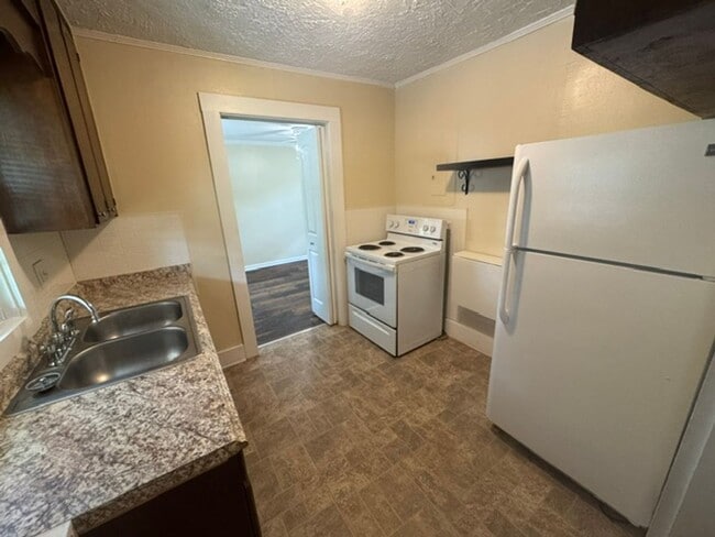 Photo - 102 W Meadow Way Dr