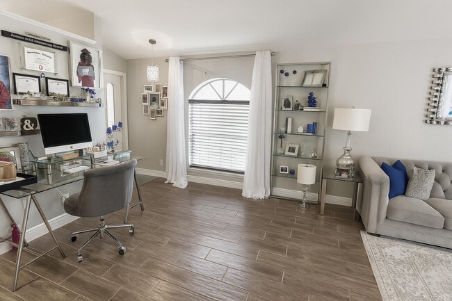 Photo - 166 Woodlake Cir