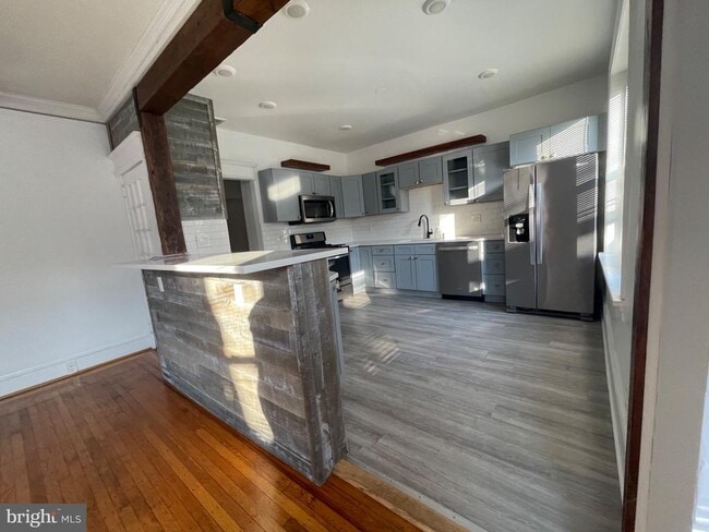 Photo - 114 Levering St