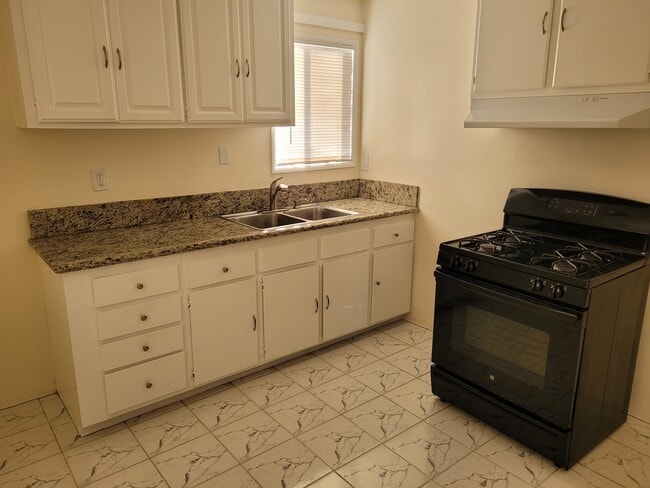 Photo - 1426 Orizaba Ave Unit 1426