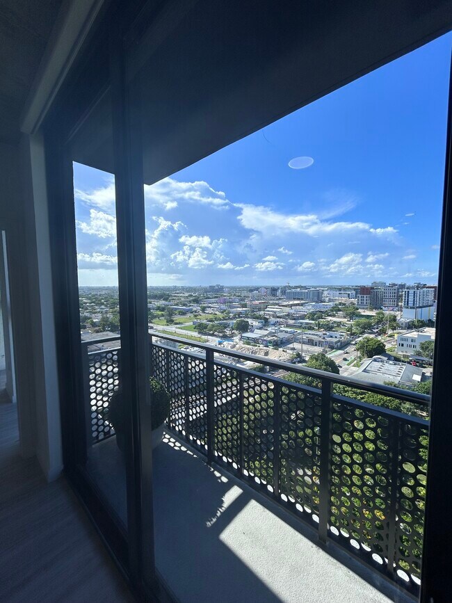 Photo - 201 NW 16th St Unidad 1513