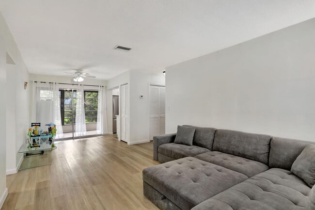 Photo - 3930 Crystal Lake Dr Unit 209