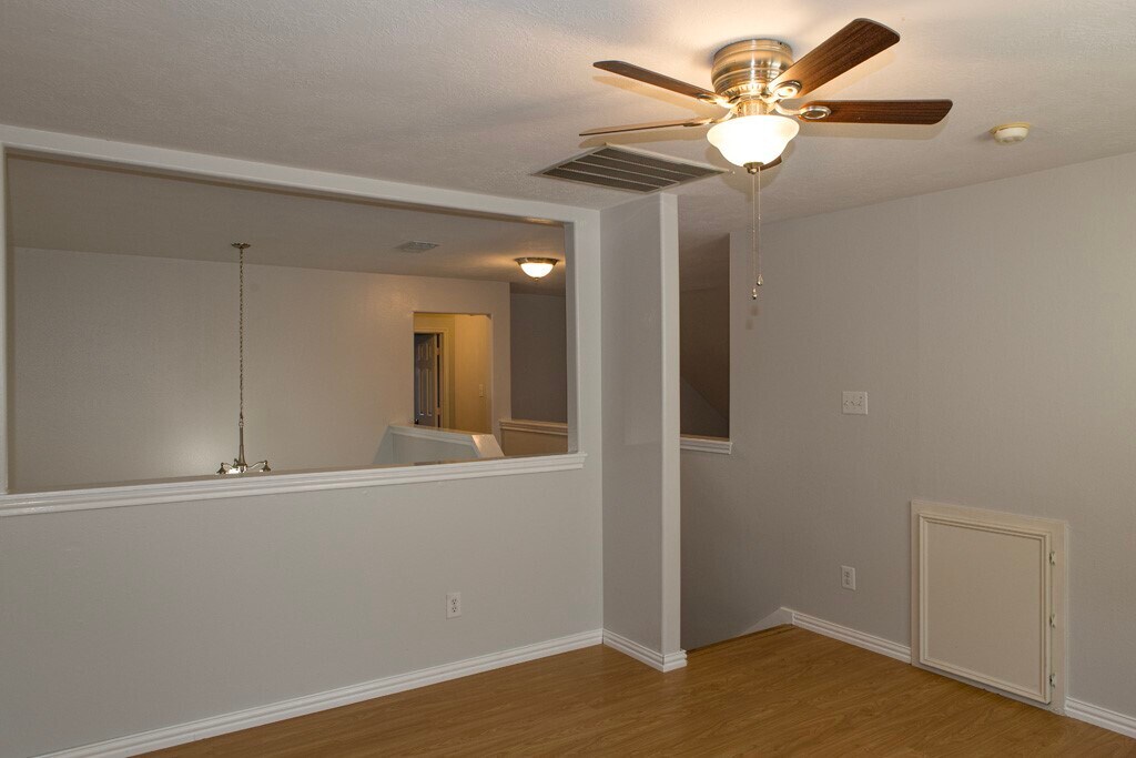 Photo - 315 Glade Bridge Ln