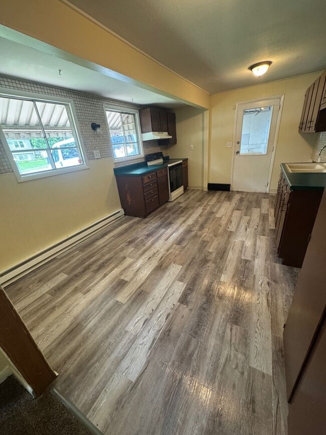 Building Photo - 3 Bedroom Ranch style house with Electric ...