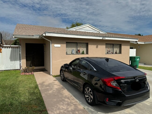 Building Photo - 14931 SW 92nd Terrace Rental