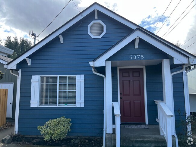 Building Photo - Custom 3 bedroom 1 bathroom house in Thurs...